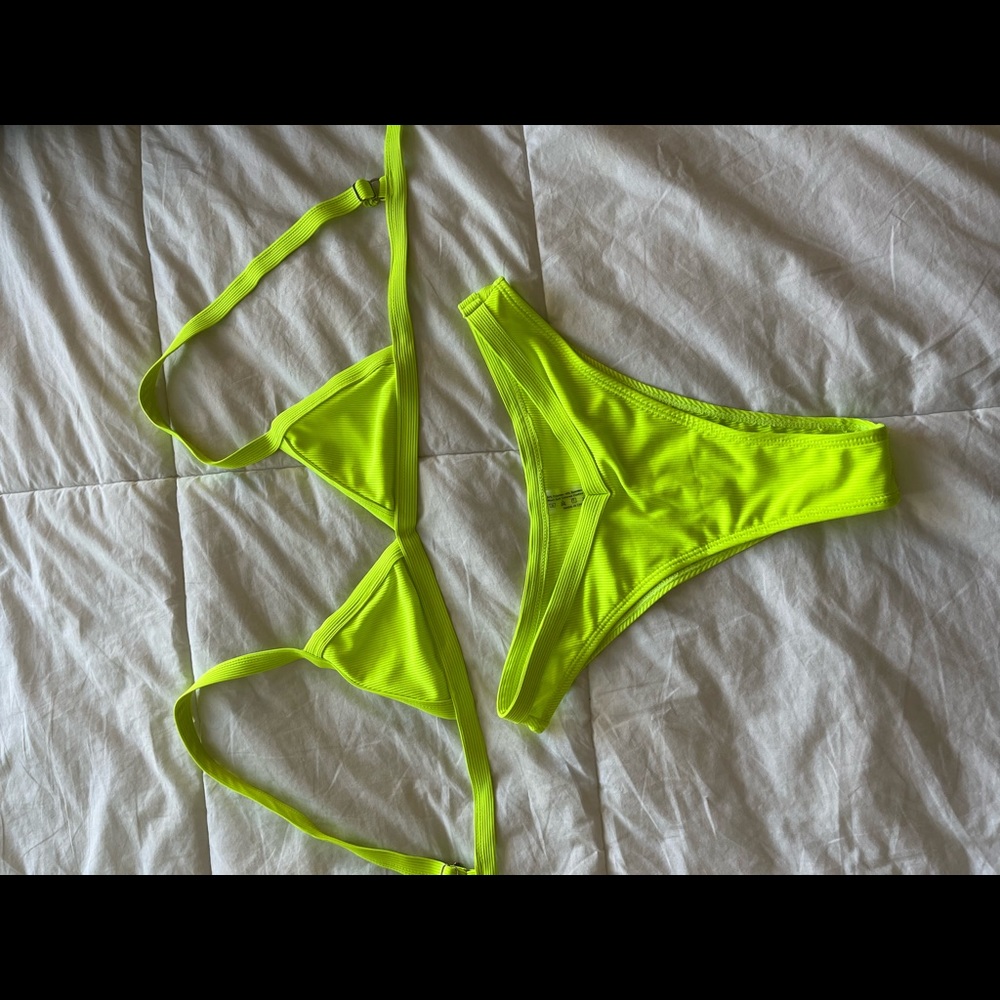 womans bikini